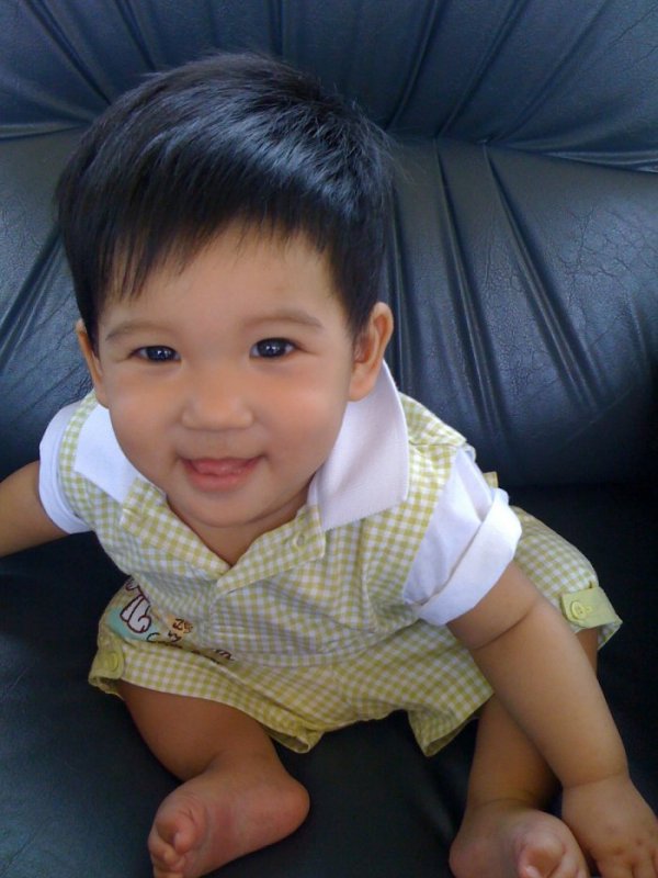 หนูน้อยจอห์นสัน 2011ช่วยโหวดให้น้อง ไอคิว ด้วยครับ
