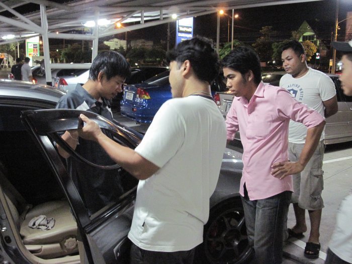 ดูแล้วง่ายมากเลยครับ เขาเรียกผู้เชี่ยวชาญ ไม่ต้องดูคู่มือเลยครับ