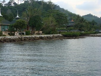 ที่ไชยเชษ บรรยากาศดีมาก มีหาดส่วนตัว ที่พักสไตล์บาหลีเป็นหลังเดี่ยวๆ