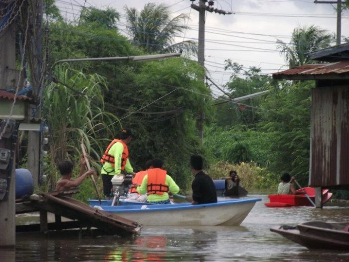 ===ไปช่วยเหลือผู้ประสบภัยน้ำท้วม อ.บางบาล จ.อยุธยามาครับ===