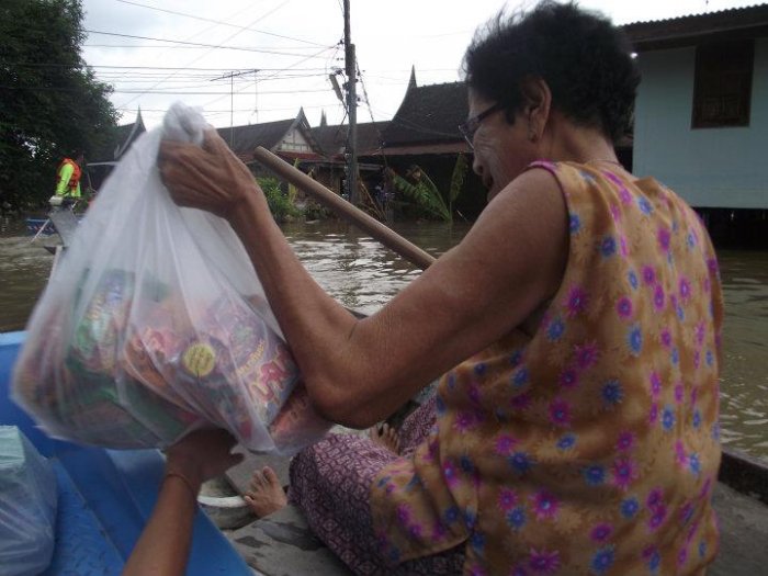 ===ไปช่วยเหลือผู้ประสบภัยน้ำท้วม อ.บางบาล จ.อยุธยามาครับ===