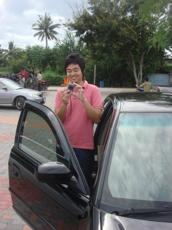กะไว้แล้ว ว่าต้องโดนถ่าย เลยต้องมาคืน ฟันลอยมาเชียวนะ ฮี่ๆ