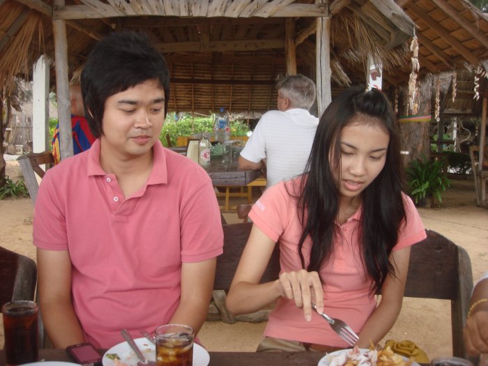 ต๊อต กะ นุ่น ก้อมางานเรานะ อุ๊ยส์ เสื้อสีเดียวกันเลย อ่ะ(น่ารักอ่ะ)