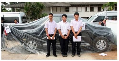 สำหรับรถที่หนีน้ำไม่ทันครับ มีไว้ยามฉุกเฉินก็ดีครับ