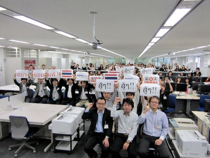 สู้นะคัฟ เดียวน้ำก็จะถึงบ้านผมละ  พุทธมณฑล สาย4
 3/11/2011น้ำเข้ามาเมื่อคืนแล้วคัฟ ตอนนี้เลยหัวเข่าแล้ว