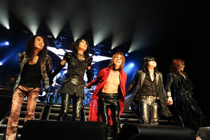 นอกเรื่องครับ พรุ่งนี้มีใครในคลับไปดูคอนเสิร์ตX Japanบ้างครับ