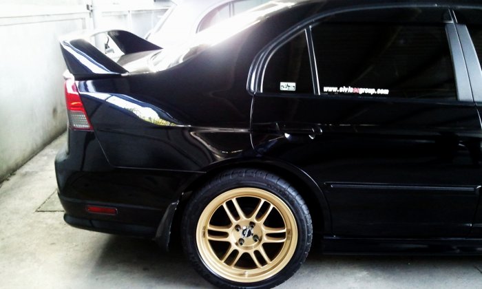 ES สีดำของเพื่อนๆๆคนไหนใส่ล้อสีทองมั่งครับขอชมหน่อยเป็นแนวทางครับ