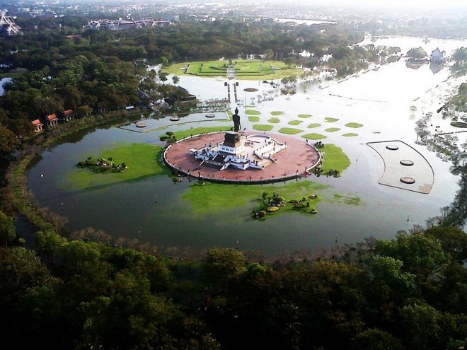 ประมวลภาพน้ำท่วมไทย หลากหลายมุม ครั้งหนึ่งในชีวิต