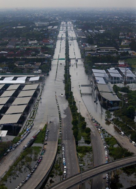 ประมวลภาพน้ำท่วมไทย หลากหลายมุม ครั้งหนึ่งในชีวิต