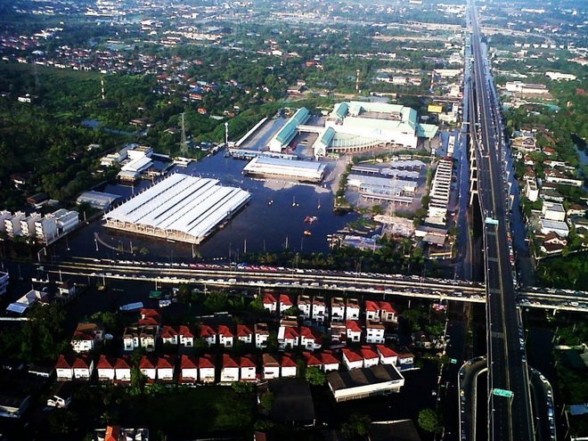 ประมวลภาพน้ำท่วมไทย หลากหลายมุม ครั้งหนึ่งในชีวิต