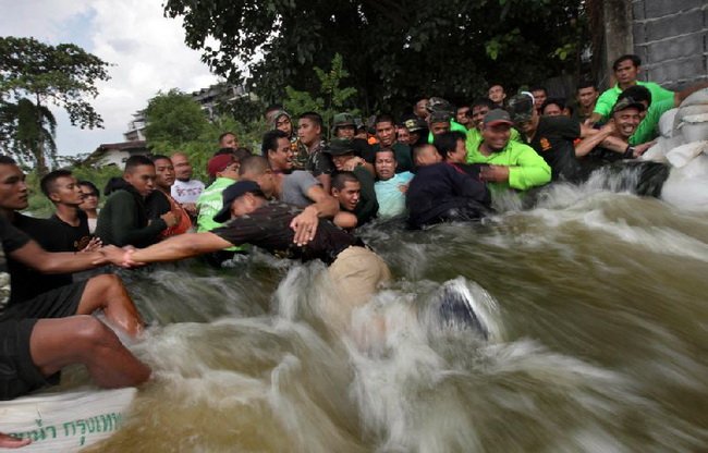 ประมวลภาพน้ำท่วมไทย หลากหลายมุม ครั้งหนึ่งในชีวิต