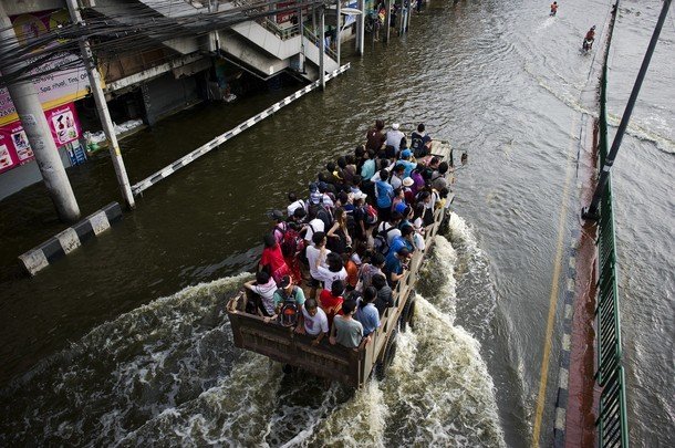 ประมวลภาพน้ำท่วมไทย หลากหลายมุม ครั้งหนึ่งในชีวิต