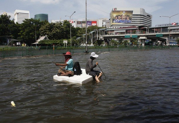ประมวลภาพน้ำท่วมไทย หลากหลายมุม ครั้งหนึ่งในชีวิต