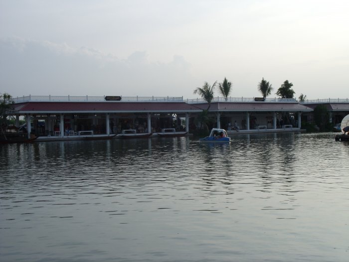 บรรยากาศยามเย็นก่อนพระอาทิตย์ตกดิน