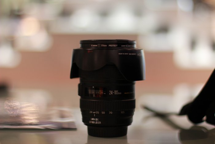 อันนี้ภาพจาก 50 F1.4 ครับ

ลองถ่ายเลนส์ของตัวเองในร้านดู