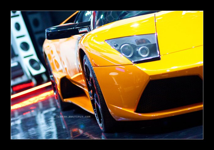 แม้ไม่ใช่งาน SuperCar แต่ก็พอมี กระทิงดุให้เห็นบ้างครับ
บูธ Kenwood เอาเจ้ากระทิงดูตัวนี้มาโมใส่ชุดเครื่องเสียงซะเต็มที่
เดินผ่านไป แต่ไม่ถนัดเรื่องเครื่องเสียง
สนใจแต่ lamborghini gallardo เท่านั้นเลย
