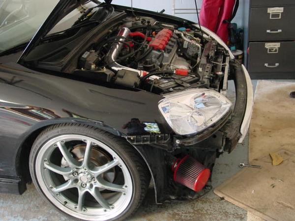 หรือแบบ Long Cold Air Intake ดูดอากาศเย็น ๆ ไปเลย...แต่ฝุ่นกับน้ำท่วมอันนี้เดือดร้อนแน่ ๆ ...^^