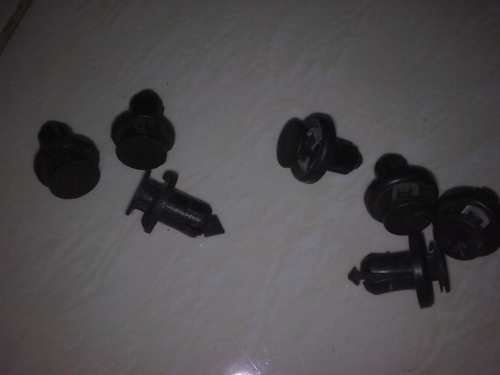 ด้านซ้ายเป็นของเดิม ส่วนด้านขวาเป็นของใหม่มีเหล็ก