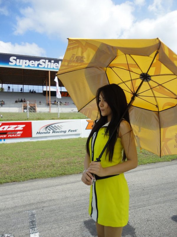 รูป(พริตตี้) Honda Racing Fest 2011 สนามสุดท้าย สนามพีระ