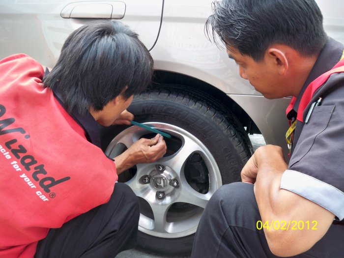 ช่างสองคนครับไม่ง่ายเลย