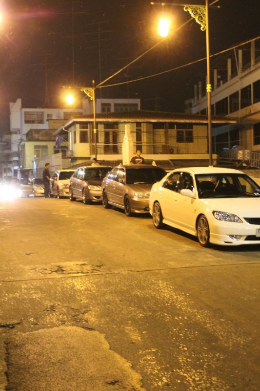ถ่ายก่อนเเยกย้ายกัน เเล้วก้อมีพวกไปต่อกันอีกเหมือนเดิม..