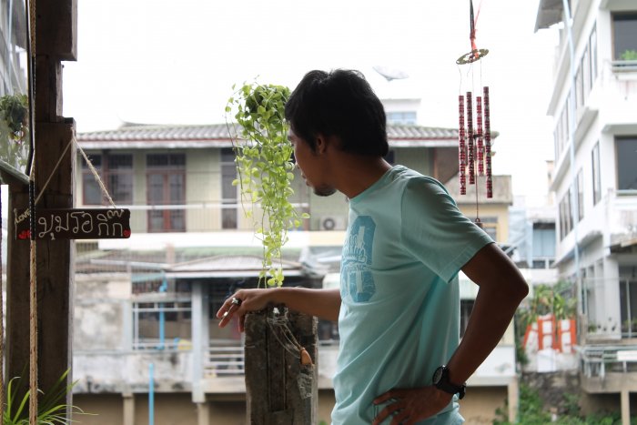 สรุป..หนุ่มน้อยคนนี้ยังคงรอ อยู่ใน มุมนี้ต่อไปเน้อ.....