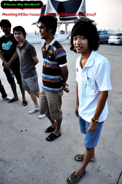 เสื้อขาวพี่วิ๊ป