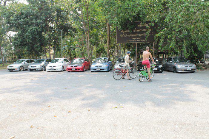 ฝา-หรั่ง ยังเเวะมาดู es ถามเค้า
เค้าบอกว่ามาจกเเคนนาดา ไม่บอกก้อรู้ว่ามาดูรถใคร^^