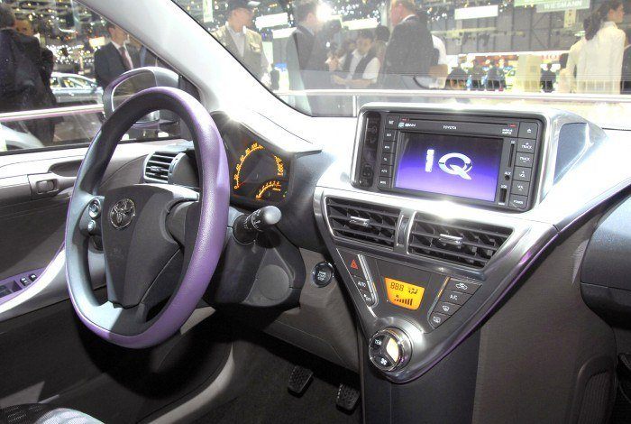 Toyota โชว์โฆษณา จับ เนื้อ-นม-โดนัท ยัด  Toyota IQ