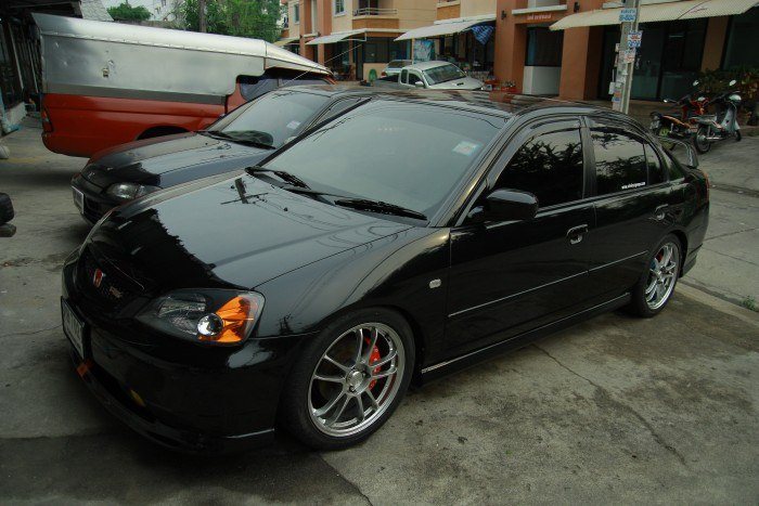 Re: กำลังเล็งล้อ ขอบ17" จะลงยาง 205/45 R17 จะพอดีเต็มซุ้มไหมครับ