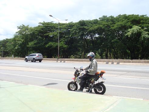 ถึงแยก เขา อ.มวกเหล็กแล้ว เหนื่อยมากแดดก็ร้อน เกือบถอดใจเหมารถกะบะกลับ