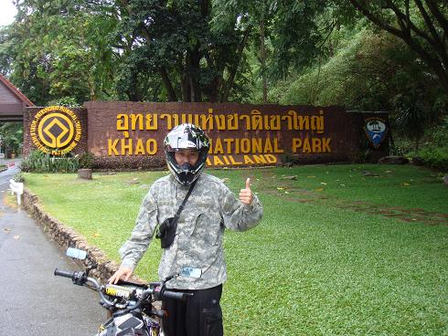 ถึงซะทีเป่าหมายที่ตั้งใจ พอระหว่างทางขึ้นเขาใหญ่ ฝนดันตกหนักอีกเกือบล้มอยู่เหมือนกัน แต่ก็ผ่านมาได้
(ถึงระมาณบ่ายโมงเศษๆ และ ออกจากเขาใหญ่ประมาณ3โมงเย็น)