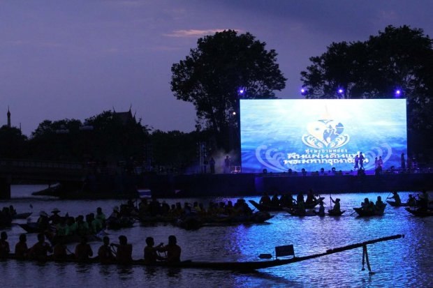ภาพ ประทับใจ ในหลวงเสด็จทุ่งมะขามหย่อง "ขอพระองค์ทรงพระเจริญ"