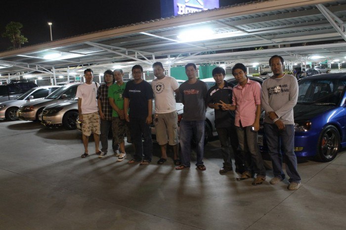 ร่วมถ่ายรูปหมู่ครับ