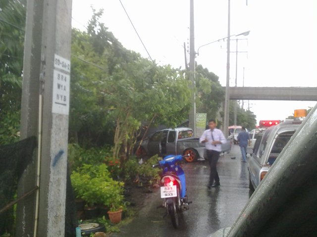 ขับตามติดๆ