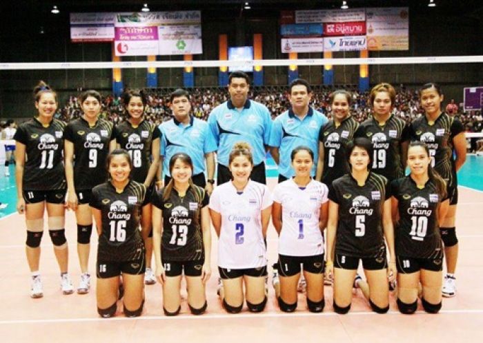 ผู้เล่นและ staff coach ทีมชาติไทย