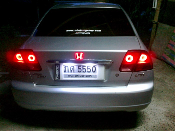 ข้างหลังคู่กับไฟท้ายวงแหวน LED