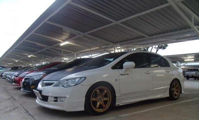 รถ บาสครับผม ^^ ข้างหนึ่ง จะ ติด ES อีก ข้าง 1 จะติด FD 