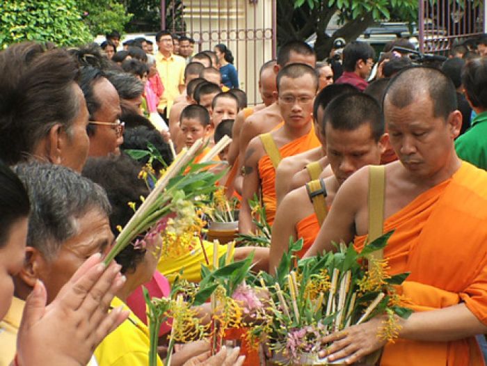 ลองมาท่องเที่ยวเทศกาลประจำปี วัดพระพุทธบาท ช่วงหยุดยาวครับ