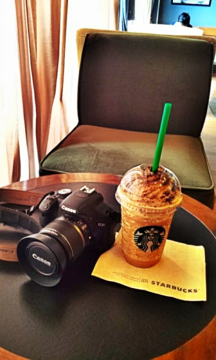 รอคนมานั่งด้วย...
