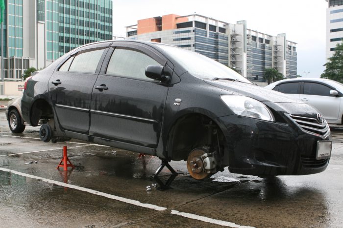เสาร์ที่ 18 สิงหาคม อ๋อ! ใกล้เคียงกันมี Yaris หายด้วยหนึ่งคัน คือเอาไปทั้งคันครับ