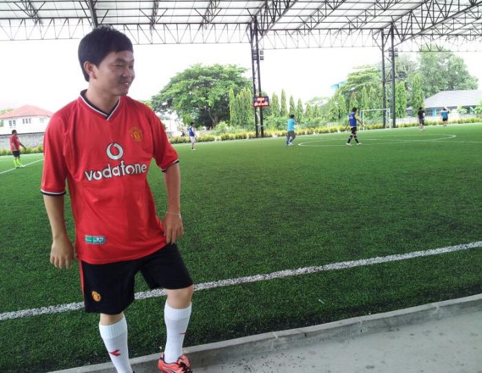 คนนี้พึ่งลงเครื่องมา หลังจากเมื่อคืนถล่ม วีเกน ไป 4-0 