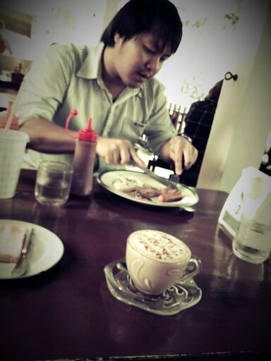 บุค กินไม่แบ่ง ผมเลย 
ให้ผมนั่งมอง