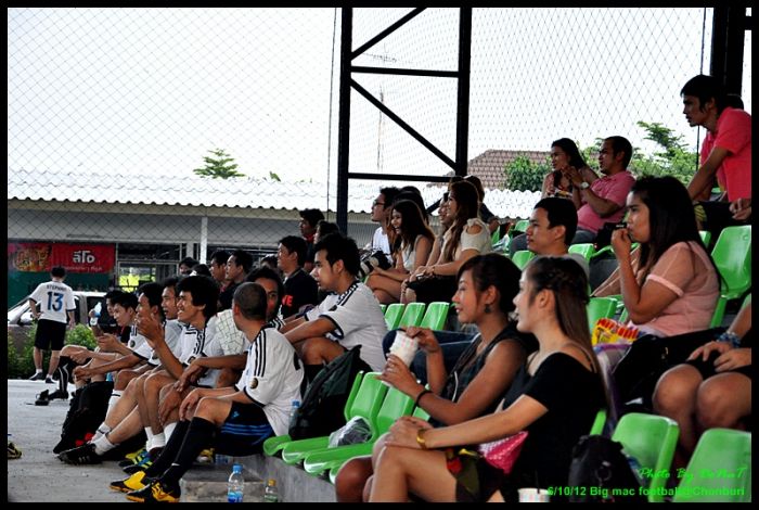 ภาพกิจกรรมดีๆๆของES Group เตะฟุลบอล@บางแสน!!พี่ๆๆขอมาจัดภาพให้คราป