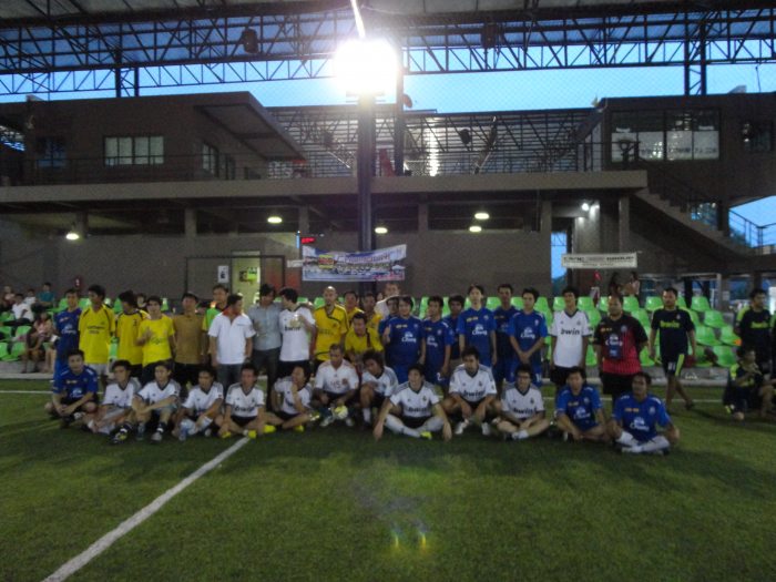 ภาพกิจกรรมดีๆๆของES Group เตะฟุลบอล@บางแสน!!พี่ๆๆขอมาจัดภาพให้คราป