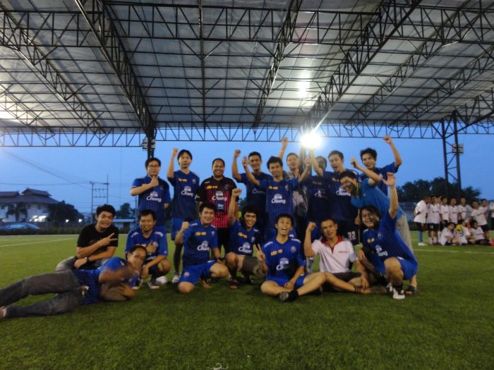 ภาพกิจกรรมดีๆๆของES Group เตะฟุลบอล@บางแสน!!พี่ๆๆขอมาจัดภาพให้คราป