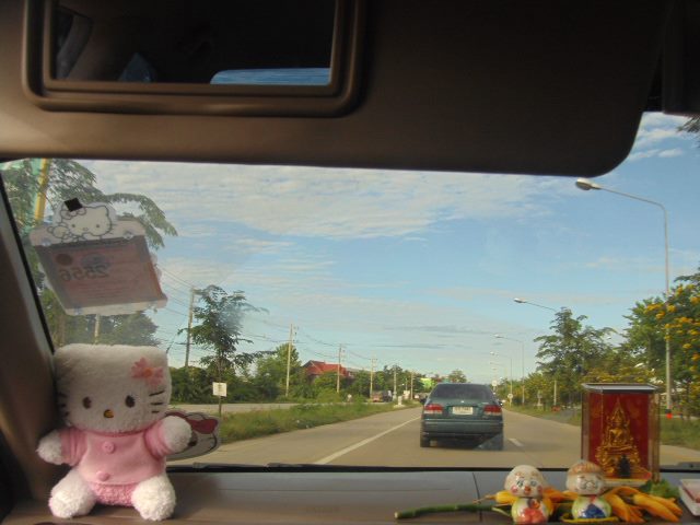 แค่ตุ๊กตา หมาตัวเดียว ทำไมจะไว้ในรถไม่ได้
