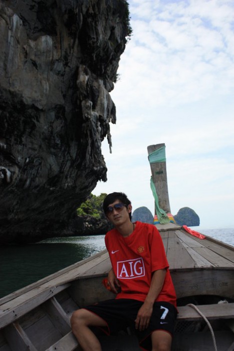 ล่องเรือที่อ่าวนาง กระบี่เพื่อที่จะไปทะเลแหวกครับ