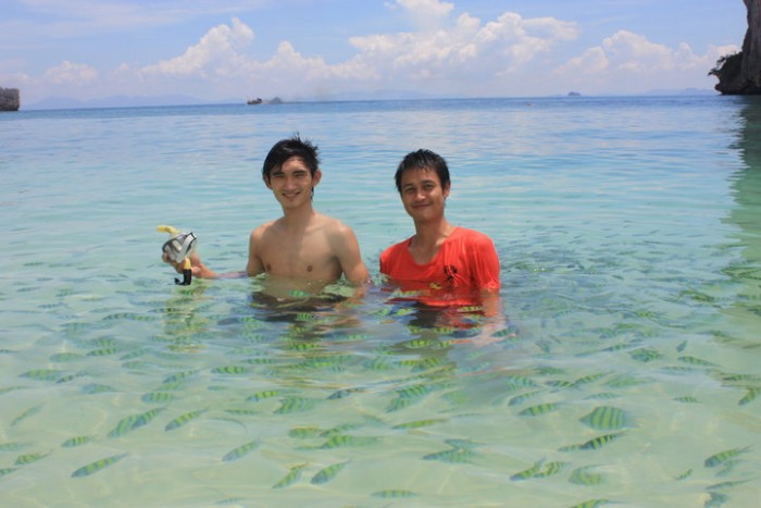 กับปลาสวยๆและพี่ที่ทำงานครับ