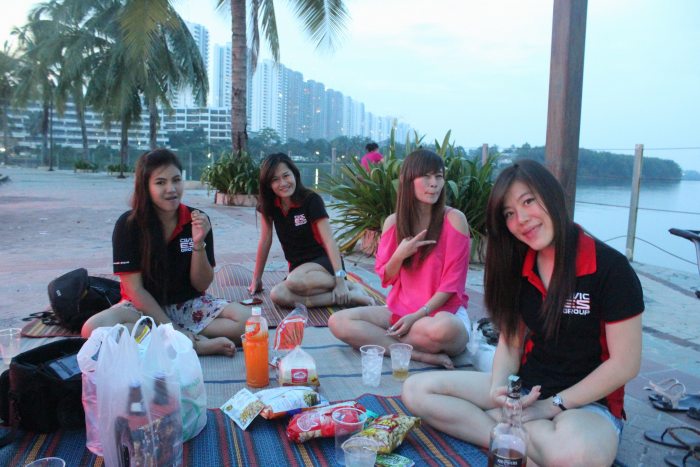 หนุ่มคุยเรื่องรถแล้วสาวๆ คุยไรกันครับ